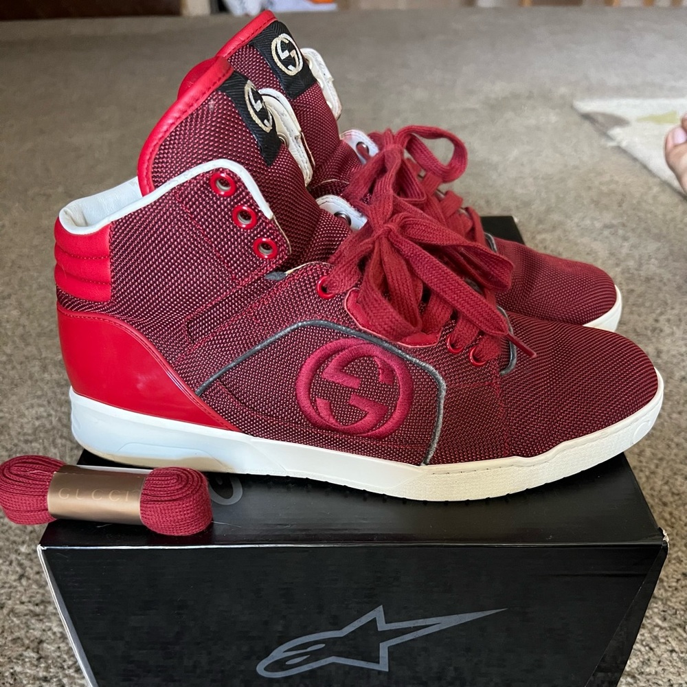 Gucci men’s Rebound high top sneaker size US 9 EU 8 in Burgundy / Red
